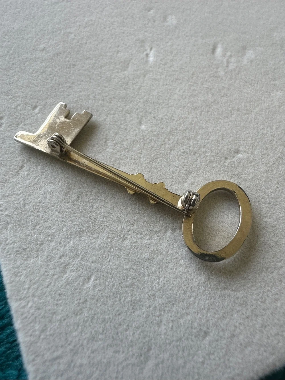 Silver Key Brooch Pin - Classic Skeleton Key Design